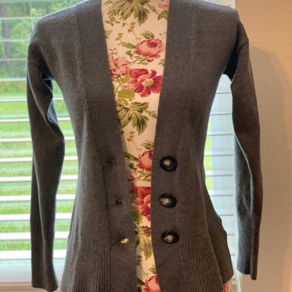 Banana Republic Extra Fine Italian Merino Cardigan - Picture 2 of 8